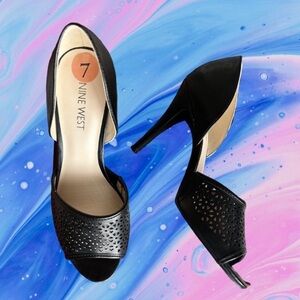 Nine West Woman’s 7 Black Peep Toe Heels With Cutout Detailing